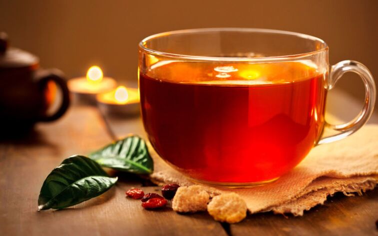 पीने के आहार मेनू में बिना चीनी वाली चाय एक अनुमत पेय है